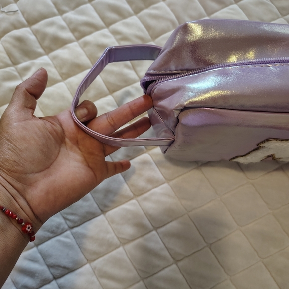 New Chic Iridescent Makeup Bag with Gold 'M' Design - Picture 8 of 12